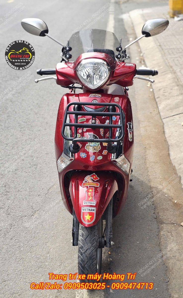 Bộ đôi kính chắn gió và baga trước giúp xe có nét thẩm mỹ đặc trưng hơn