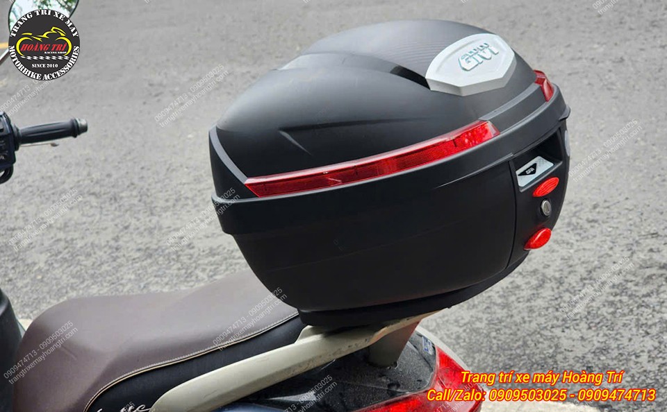 Thùng sau Givi chính hãng B270N được lắp lên Yamaha Latte