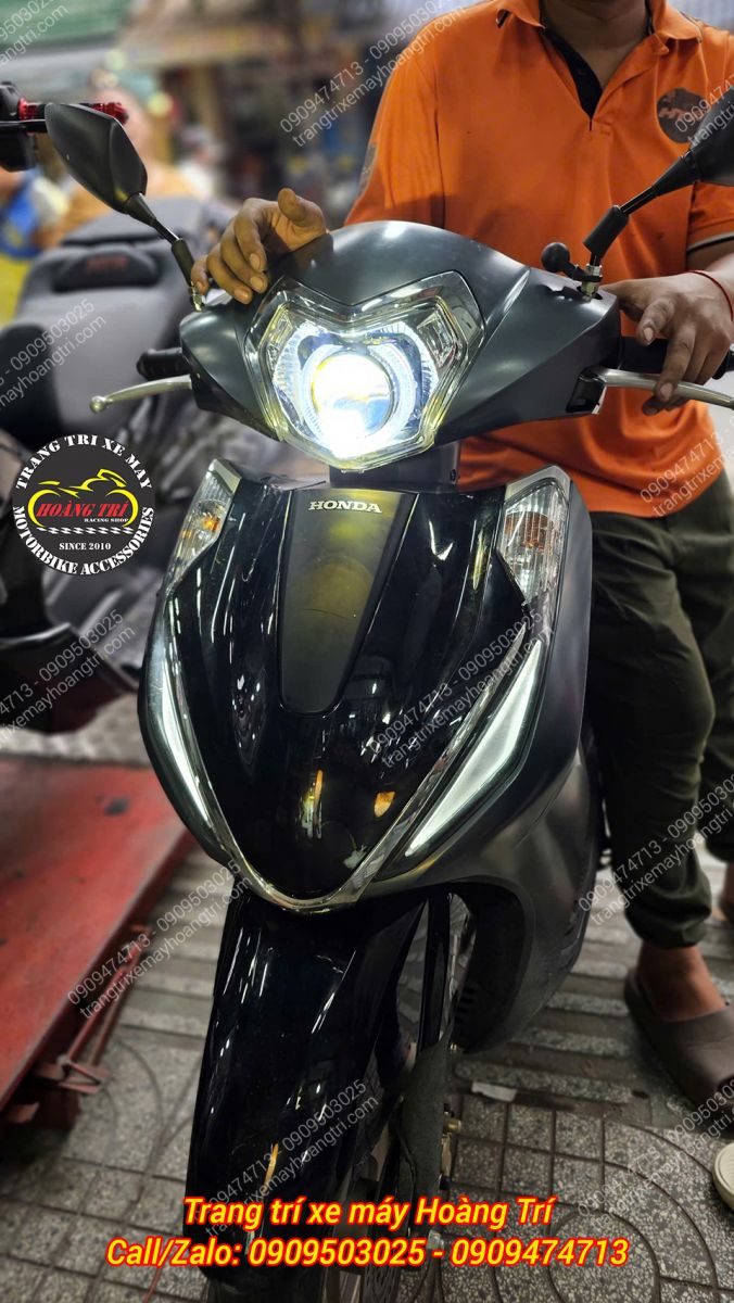 Khi bật sáng, đèn cho ra ánh sáng mạnh, ổn định và bền bỉ theo thời gian