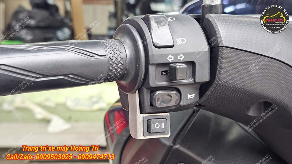 Cận cảnh công tắc bật tắt hai chế độ được gắn thêm trên xe