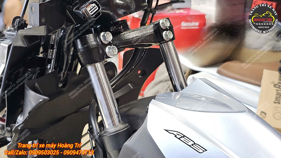 Ti chảng ba và phuộc trước NVX V3 - ốc bắt chắc chắn, cho cảm giác cứng cáp