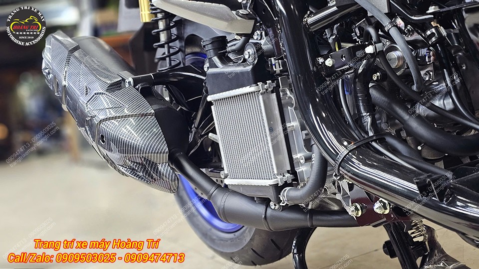 Ốp pô carbon NVX V3 tạo điểm nhấn. Vừa đẹp vừa giúp che pô chống trầy xước hiệu quả