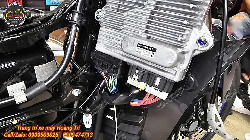 ECU (bộ điều khiển trung tâm) của NVX V3. Các giắc cắm được bố trí khoa học, đi dây rất gọn