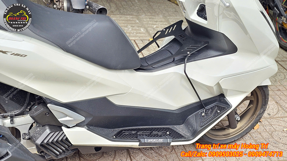 Lắp đặt nhanh chóng và có thể kết hợp cùng thảm để chân CNC cho PCX 160