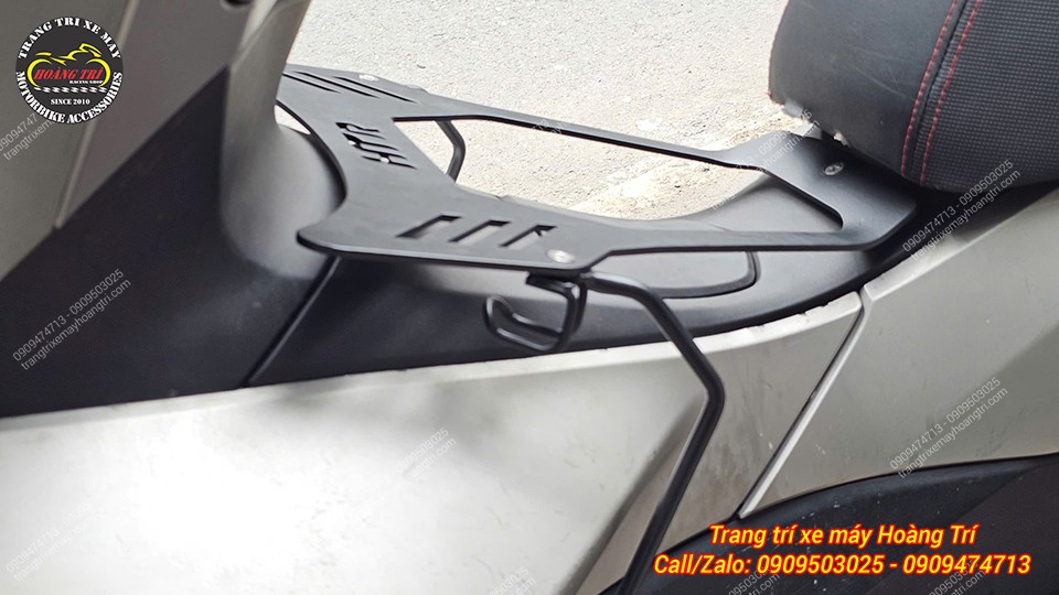 Baga giữa HTR dành cho PCX 2014 được lắp gọn ngay vị trí nắp bình xăng, tăng thêm tính năng sử dụng