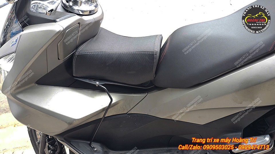 Anh khách còn nâng cấp thêm nệm yên LW cho bé để bé ngồi dễ chịu hơn khi di chuyển