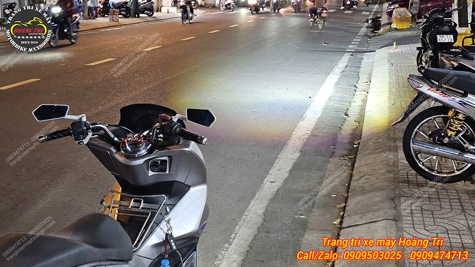 Chế độ cos mang lại ánh sáng mạnh, bám đường tốt cho xe PCX 2017