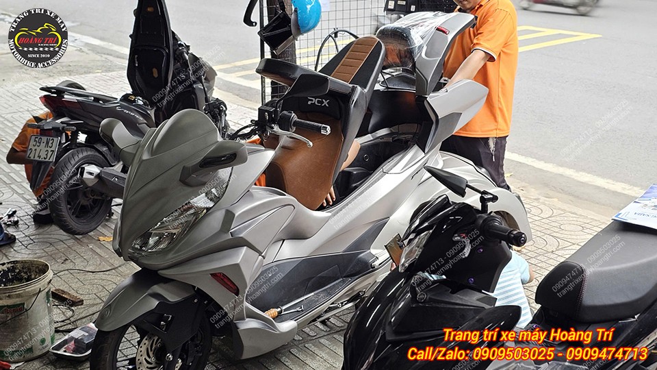 Hình ảnh chiếc Goldwing dần hoàn thiện trên xe PCX 2014