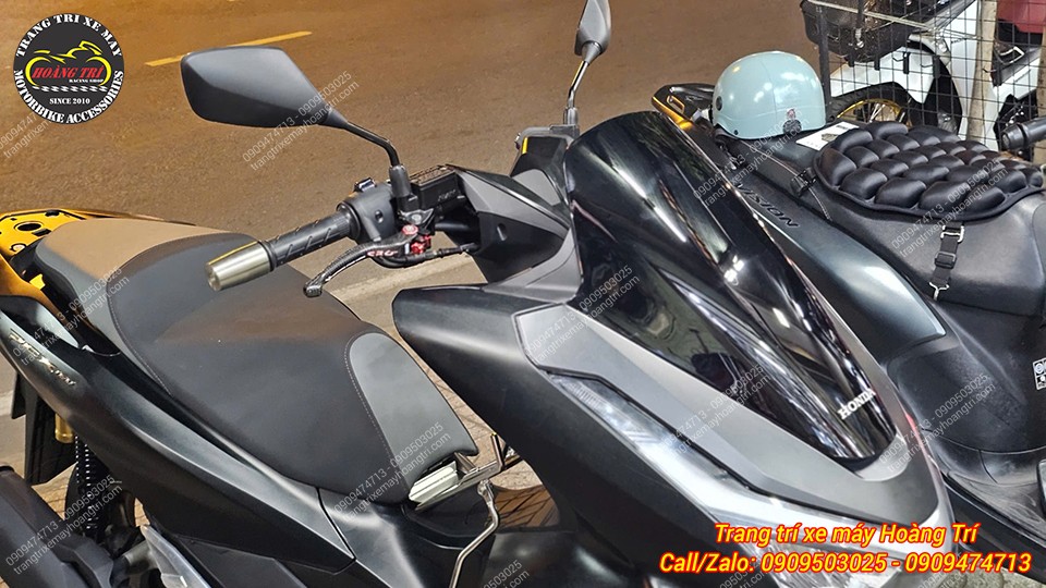 Điểm tô màu đỏ tại tay thắng cũng là cách để bật tông xe khi ở góc view xa