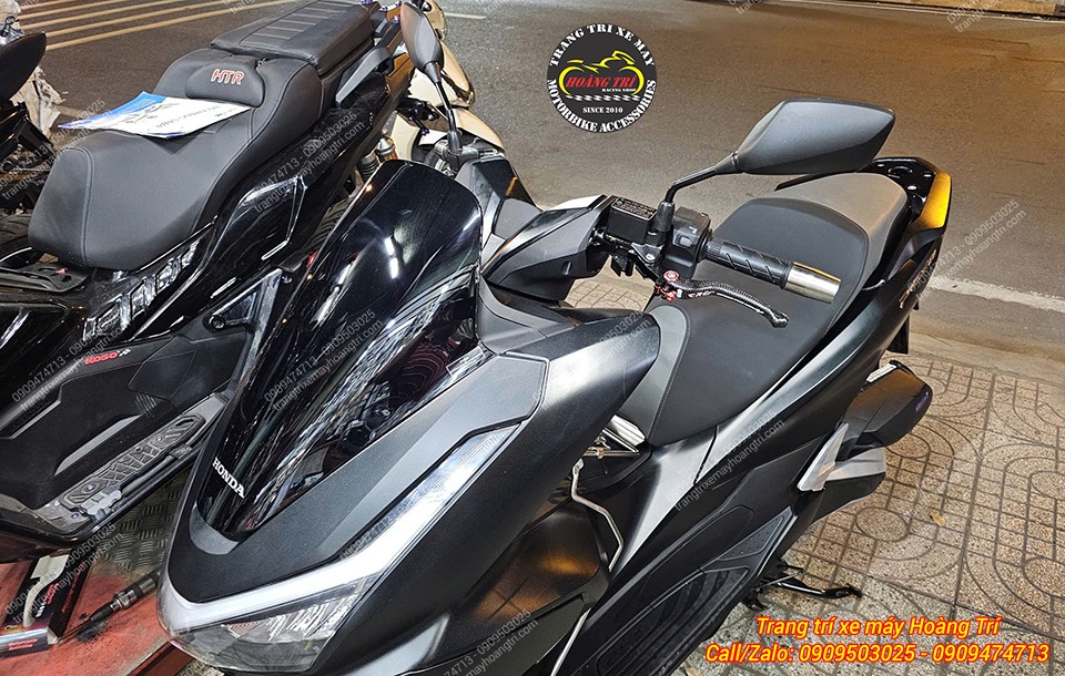 Bộ đôi khoe sắc trên xe PCX 160 giúp cho trải nghiệm của anh khách thú vị hơn