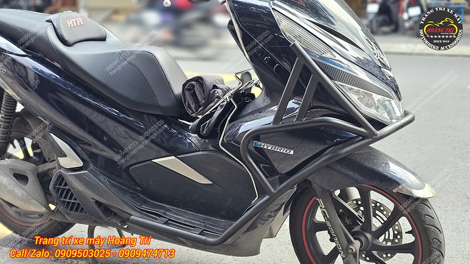 Khung chống đổ HTR đã được trang bị cho xe PCX Hybrid