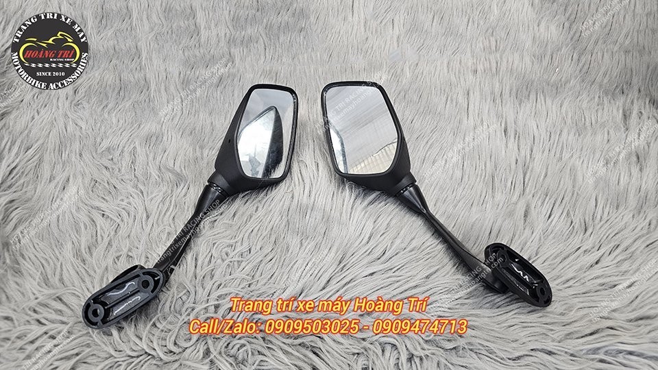 Anh khách chọn thêm cặp kính chiếu hậu R15 V3 chính hãng để lắp cùng kính chắn gió kiểu Forza 300