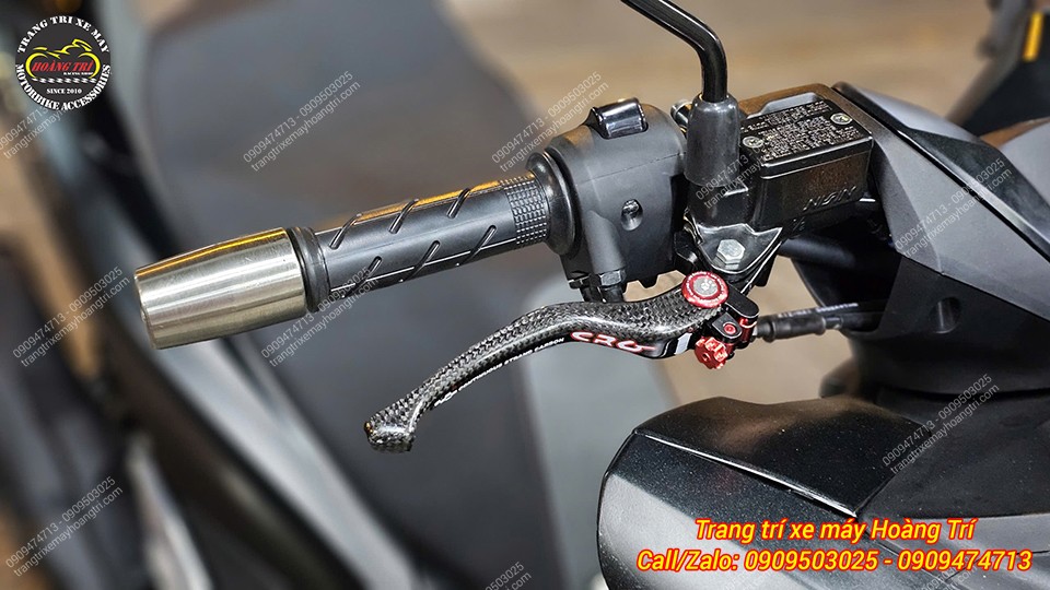 Gù tay lái inox chống rung cũng được nâng cấp cùng với cặp tay thắng CRG carbon