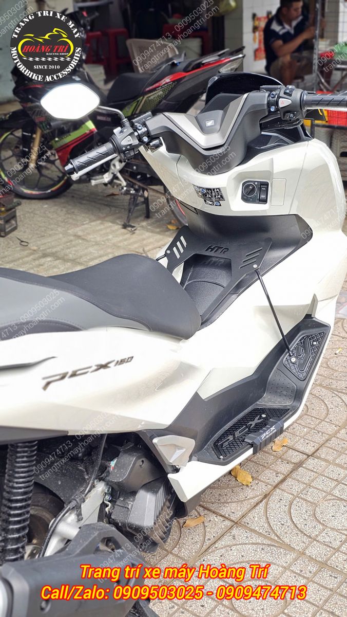 Cặp đôi phụ kiện baga, thảm để chân là lựa chọn cần thiết khi mới mua PCX 160