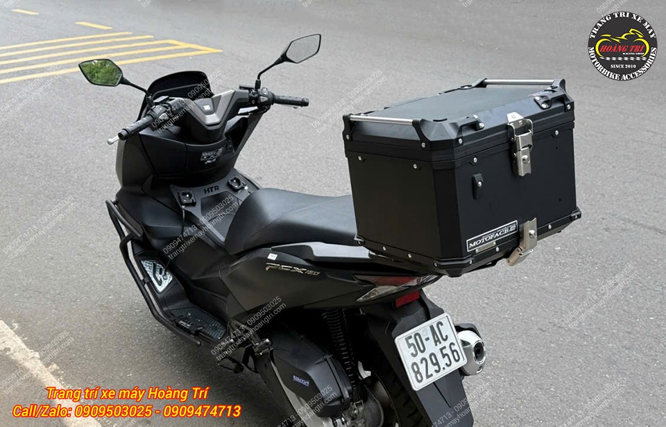 Thùng MotoFace 48 lít sau khi lắp đặt trên chiếc PCX 160