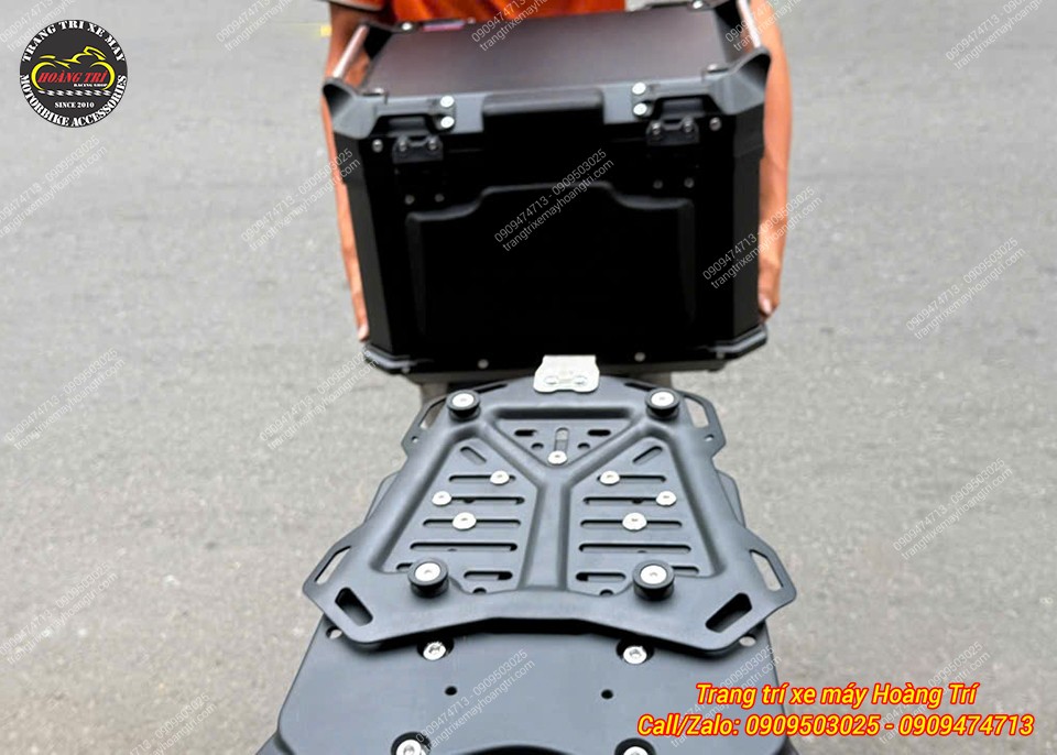 Anh khách đã chọn mẫu thùng nhôm MotoFace dung tích 48 lít khá lớn