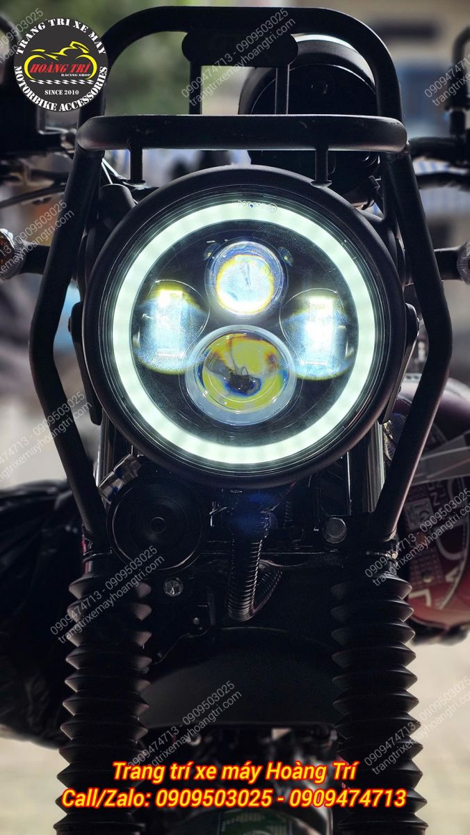 Đèn trợ sáng V4 được lựa chọn với viền LED tạo hình độc lạ