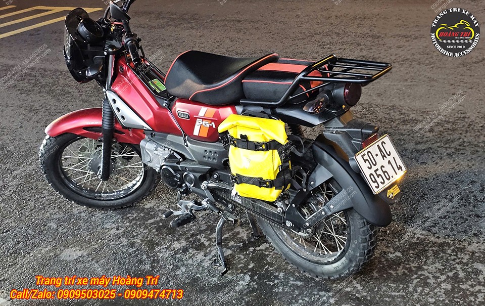 Góc sau Yamaha PG1 với yên độ và túi hông tiện ích, tạo phong cách trekking mạnh mẽ