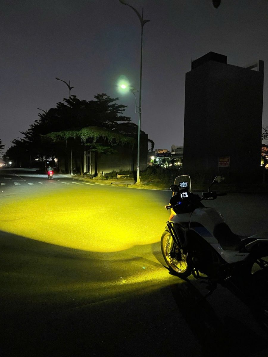 Với độ sáng mạnh của đèn Kewig K11, đèn đường hầu như chỉ còn mang tính trang trí