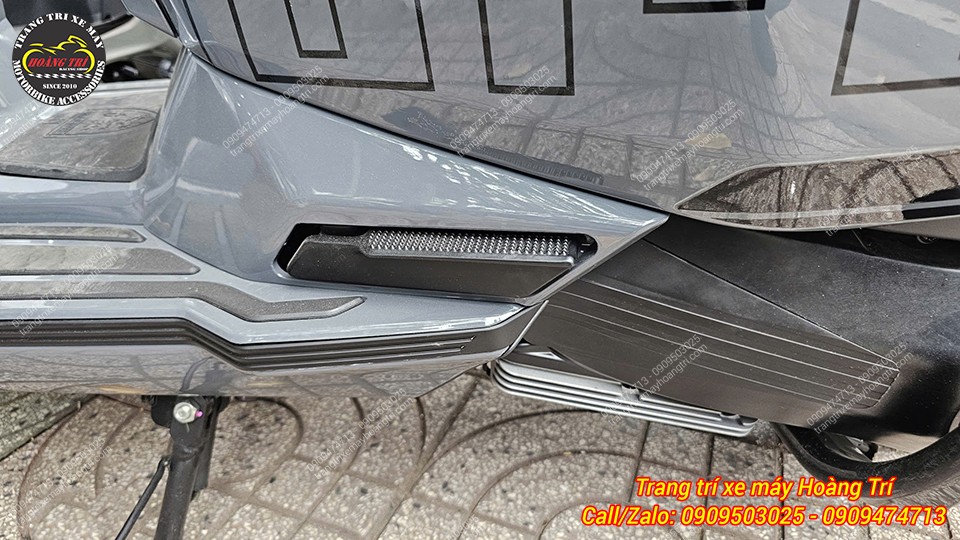 Cận cảnh gác chân khi gập vào thân xe sau khi được nâng cấp tính năng mới