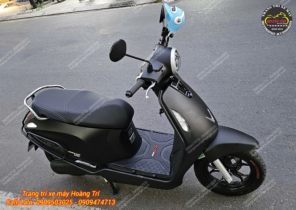 Tổng quan Evo Grand màu đen sau khi lên khung bảo vệ và thảm để chân