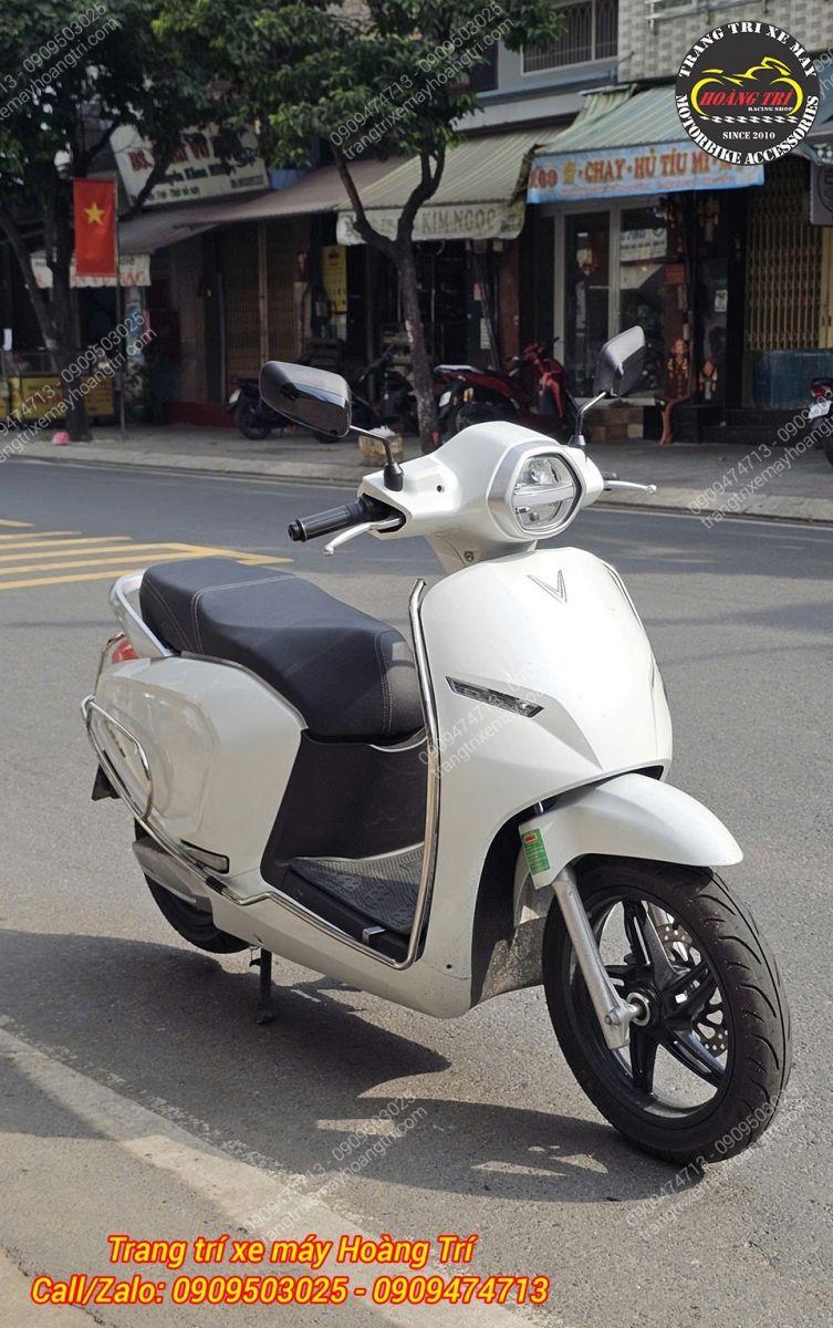 Tổng thể chiếc Klara Neo với bộ khung bảo vệ inox sáng bóng, tôn dáng đẹp và tăng độ bền khi sử dụng