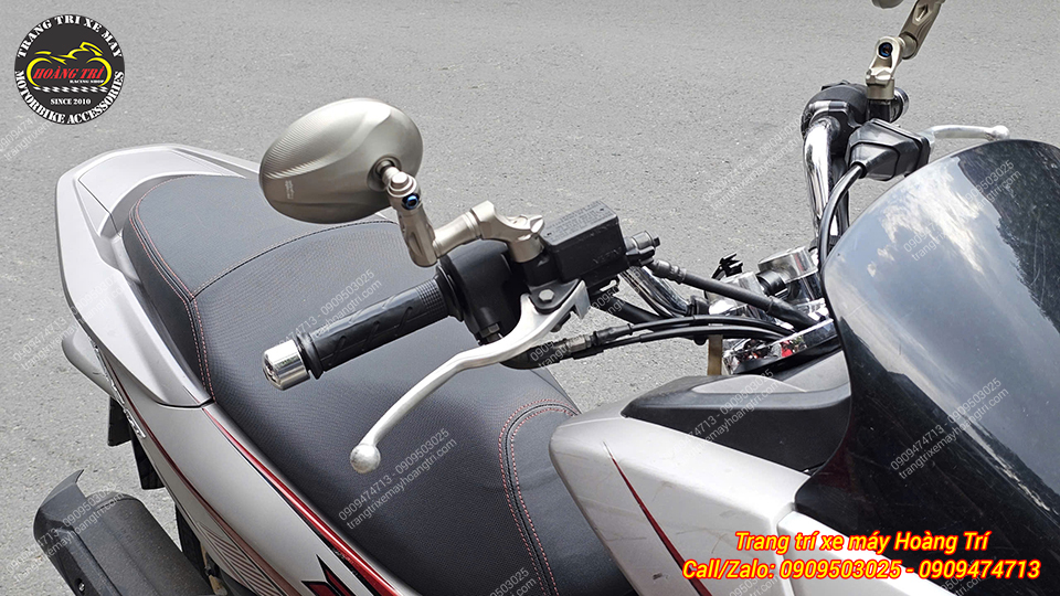 Chiếc kính H2C Mouse-V6 được thay thế kính zin cho xe PCX