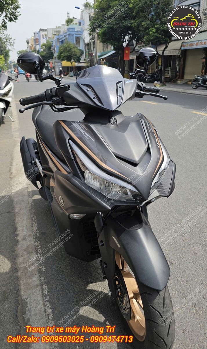 Yamaha NVX V2 màu đen mờ đã được nâng cấp gương Mouse-V6 kèm theo nhiều món đồ trang trí khác