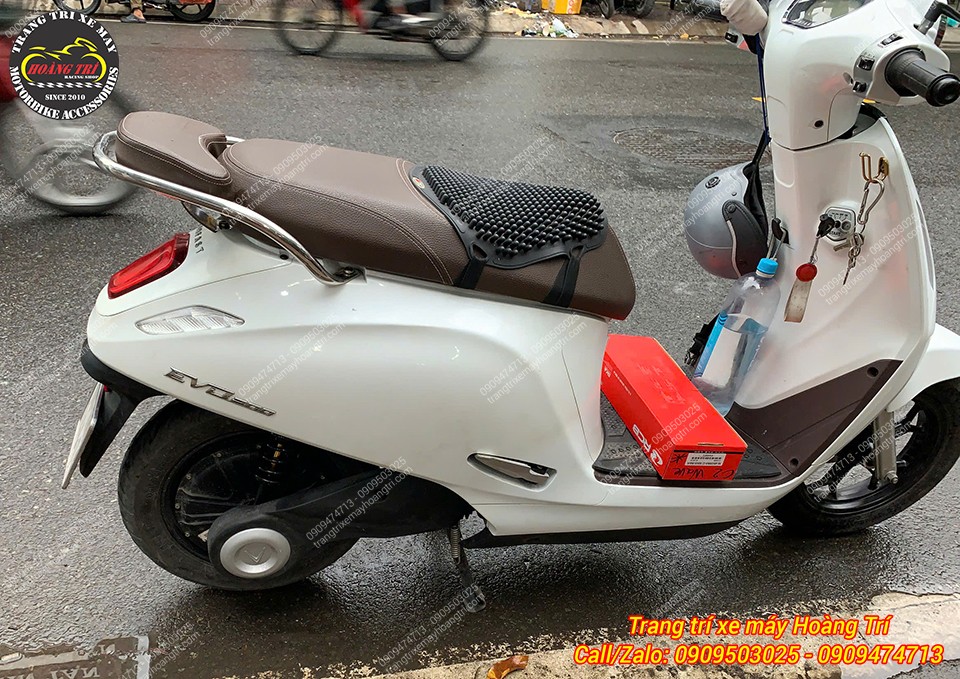 Sau khi lắp đặt hoàn tất, xe được bàn giao lại cho khách cùng cặp phuộc zin nguyên hộp