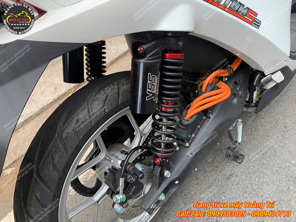 Phuộc sau YSS G-Sport hoạt động êm ái, hỗ trợ tốt khi chở nặng và hạn chế rng lắc đuôi xe trên Quantum S2