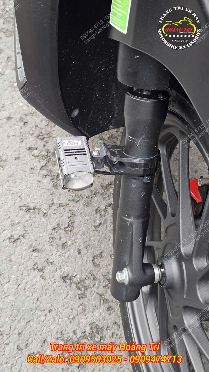 Anh khách chọn lắp hai bên tạo nên tổng thể đối xứng và hài hòa cho chiếc Sh Mode