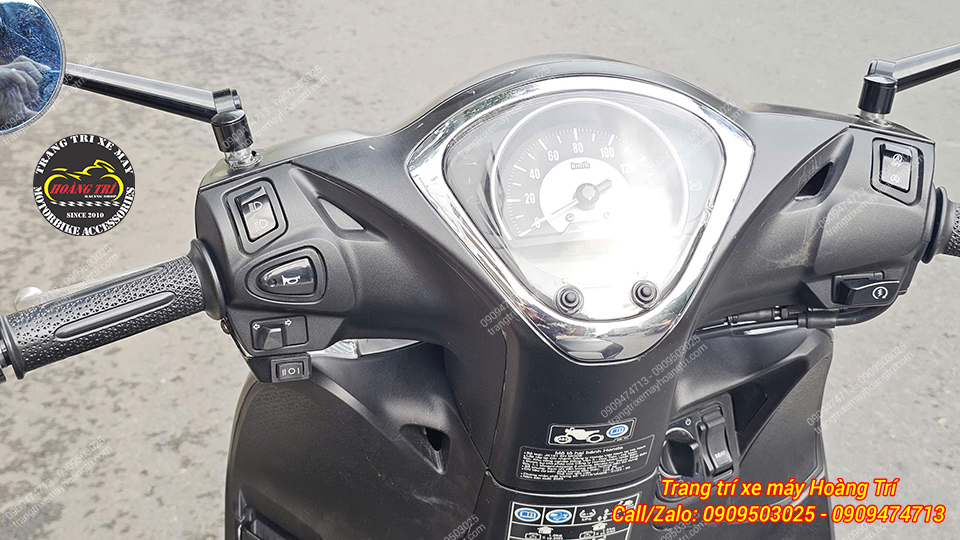 Được bố trí ở cùm công tắc bên trái, dễ thao tác bật/tắt khi lái xe