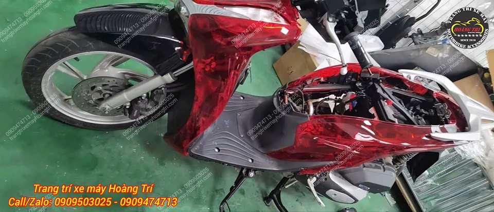 Dàn áo đỏ trong suốt kiểu Vetro đã được lắp lên xe Sh Việt mang phong cách Ý