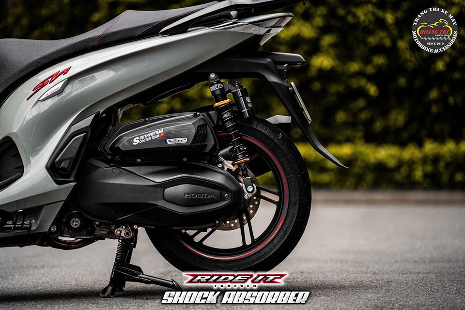 Không chỉ đẹp mắt, sản phẩm còn được trang bị các tính năng thường thấy trên những dòng phuộc cao cấp