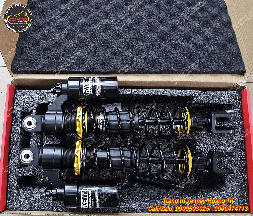 Khui hộp sản phẩm với cặp phuộc tông đen tuyền điểm thêm các chi tiết vàng nổi bật tạo điểm nhấn cho xe