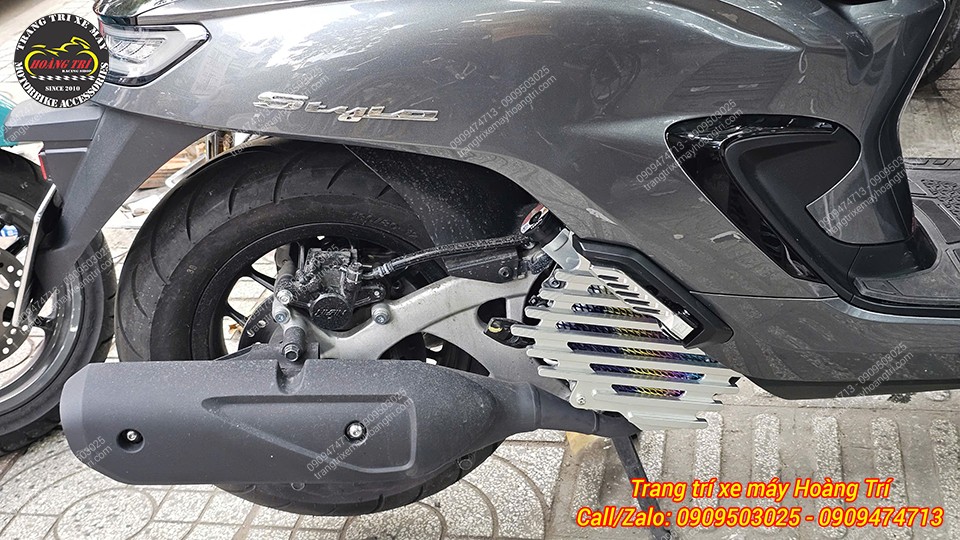 Vừa có tác dụng bảo vệ két nước khỏi bụi bẩn, đá văng vừa làm điểm nhấn thẩm mỹ cho xe