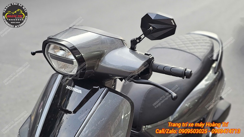 Kính hậu kiểu H2C V5 màu đen vừa được nâng cấp cho phiên bản Stylo 160 cùng tông