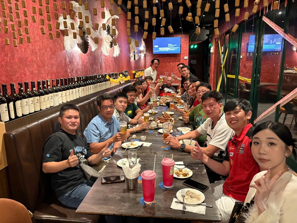 Để xem thức ăn và sinh tố lúa mạch ở Malaysia có khác gì bên mình không