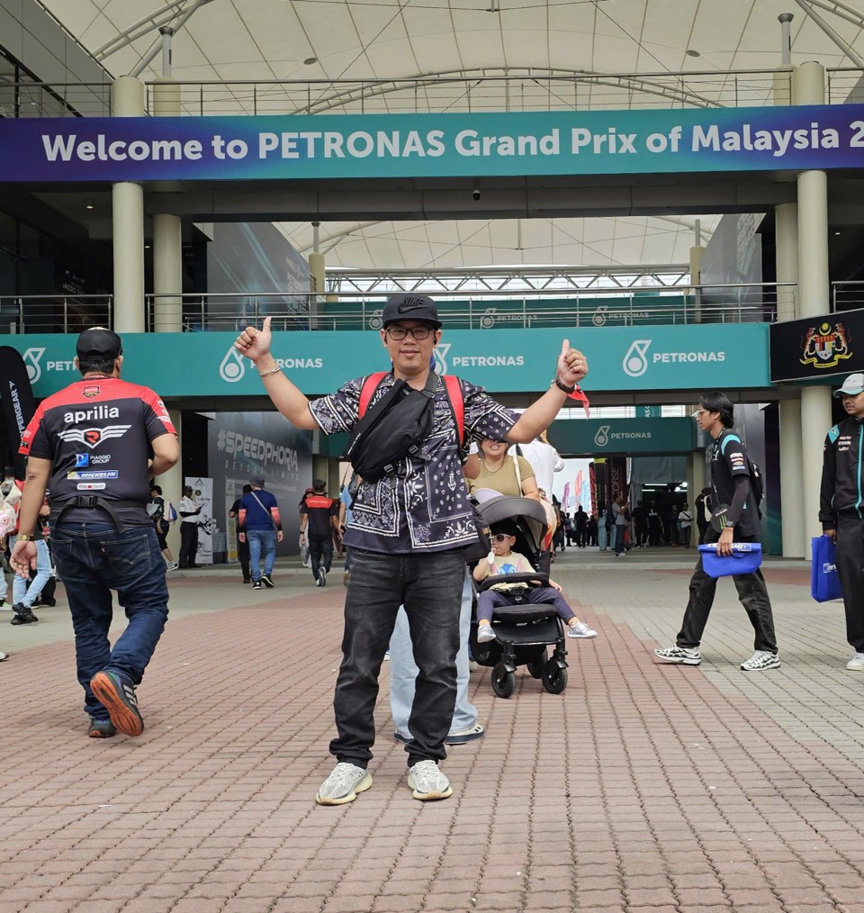 Check-in tại cổng ra vào của trường đua Sepang - Nơi diễn ra sự kiện Moto GP 2025