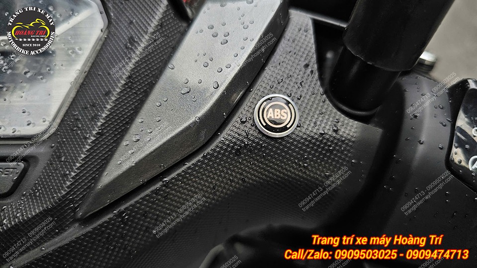 Tại vị trí này dễ dàng quan sát và giúp người lái nhận biết ngay khi hệ thống đang hoạt động