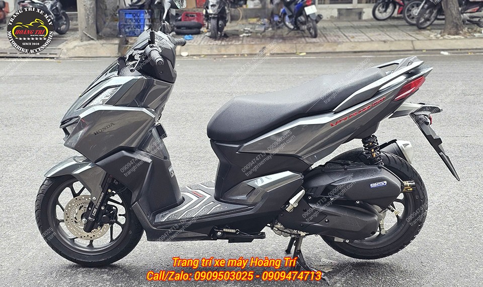 Sự kết hợp hoàn hảo với phuộc trước LCM ti vàng mang đến sự đồng bộ và tạo nên diện mạo mới ấn tượng hơn