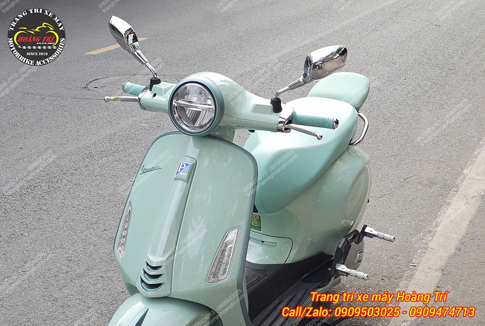 Hai gác chân có thể bật ra hoặc gập vào độc lập theo nhu cầu người dùng