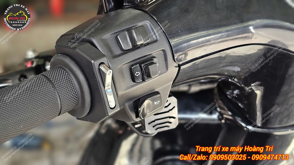 Công tắc Daytona tích hợp vào tay lái giúp điều khiển đèn M10 Ultra dễ dàng