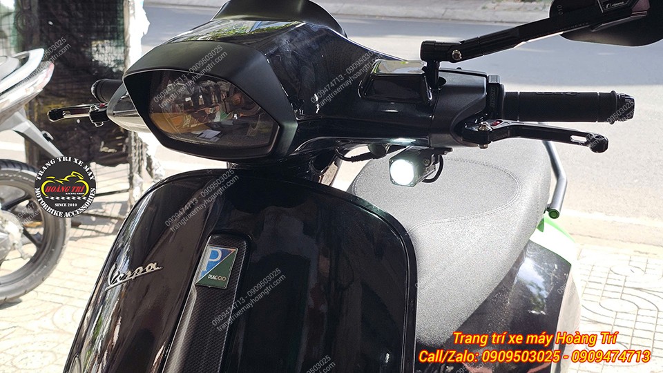 Ánh sáng trắng mạnh từ M10 Ultra giúp tăng đáng kể tầm nhìn ban đêm