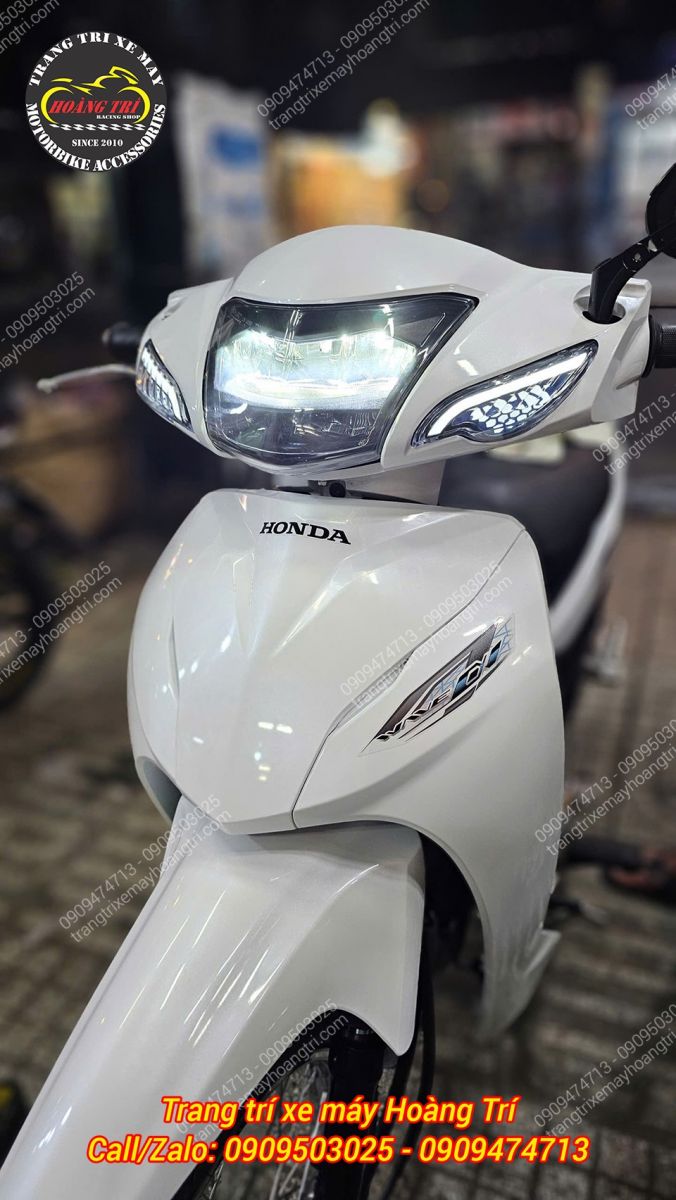 Ở trạng thái thường, dãy LED phía trên sáng nhẹ trông rất hiện đại