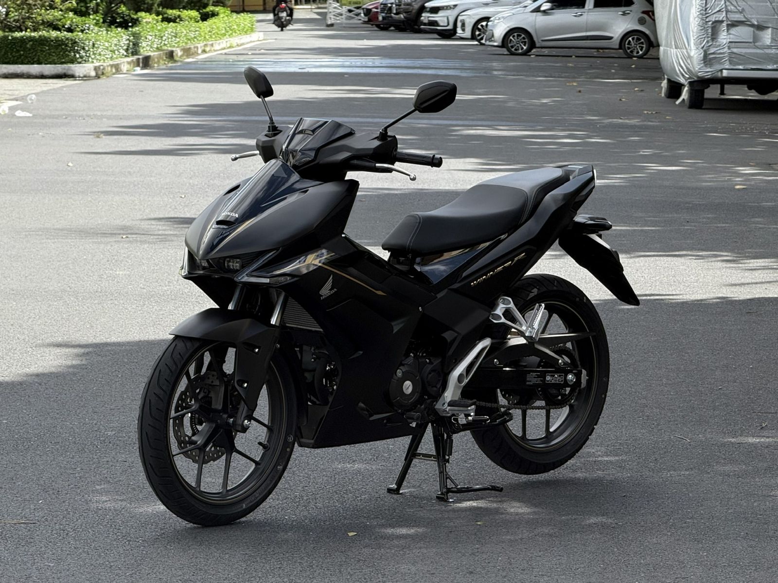 Góc nghiêng của Winner R cho bạn thấy được dàn đầu của xe rất vạm vỡ