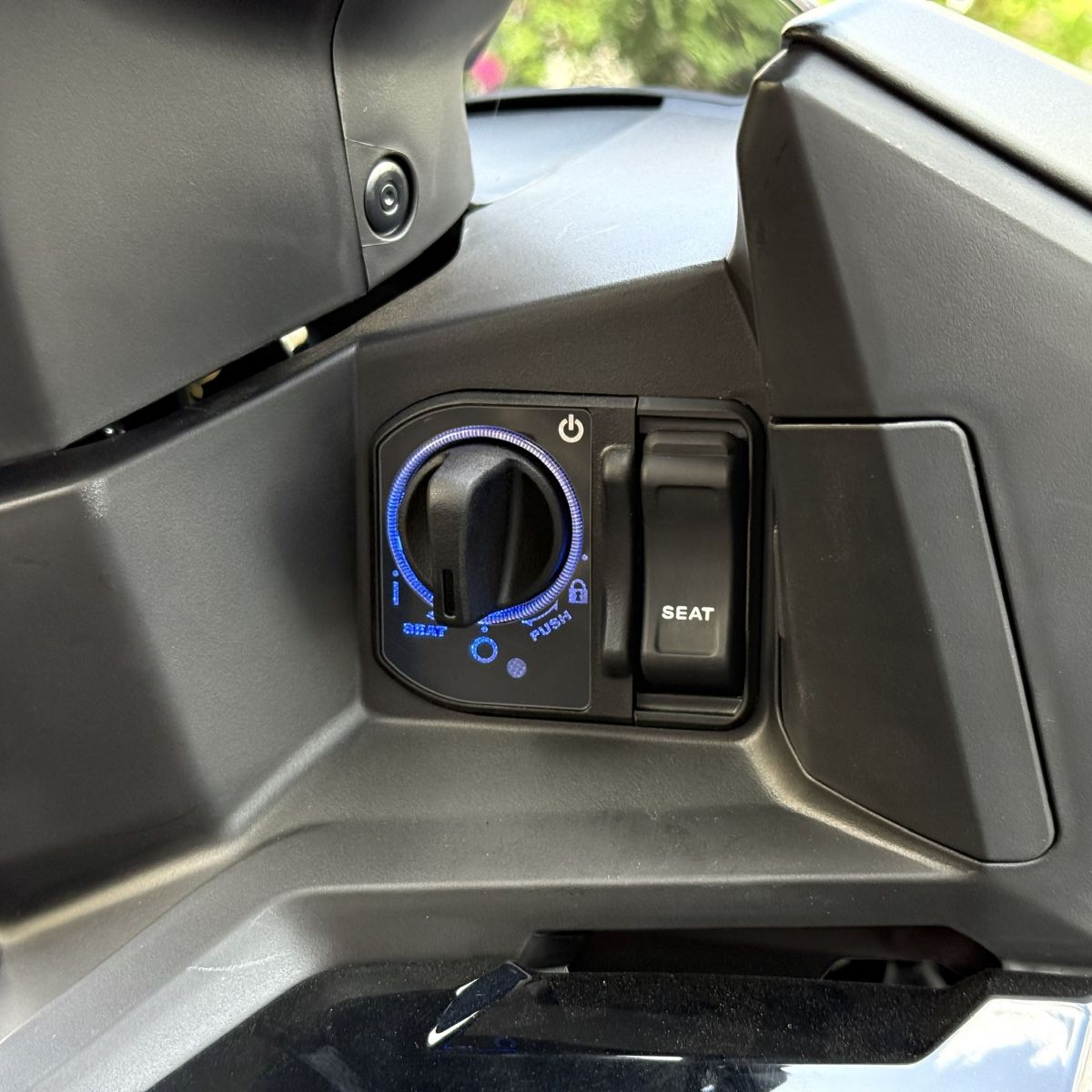 Khóa Smartkey cũng được trang bị cho phiên bản Winner R