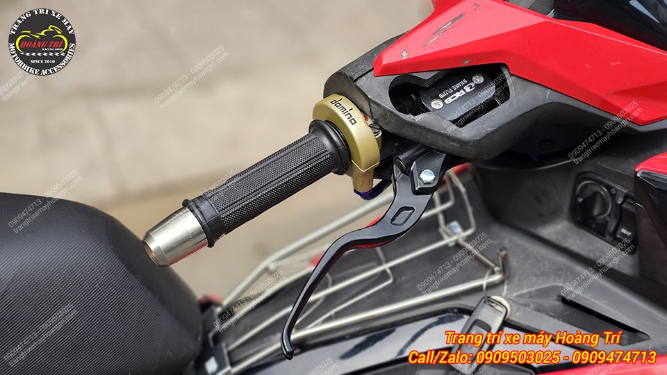 Thiết kế cùm màu vàng gold mạnh mẽ, giúp ghi điểm ngay từ cái nhìn đầu tiên