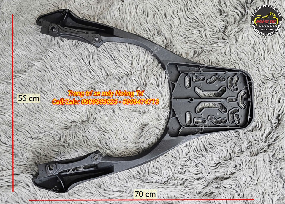 Hình ảnh thể hiện kích thước tổng thể của baga sau: dài 70 cm và rộng 56 cm