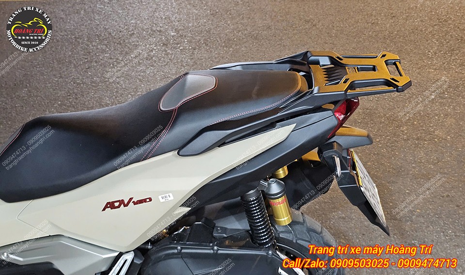 Cận cảnh baga sau nhôm đúc nguyên khối lắp trên ADV 160 2026 với thiết kế chắc chắn, thẩm mỹ cao